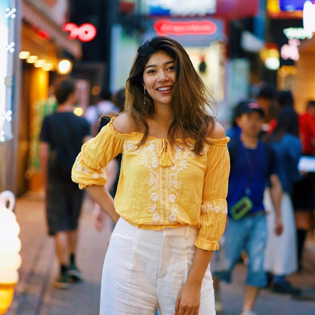 吉川プリアンカのインスタグラム：「... My mom is going to be mad at me for wearing wrinkled clothes 🍊  3月出会う皆さん よろしくお願いします。 今月の目標は早寝早起き☀︎  #march #change #entrepreneur #起業女子 #女性起業家 #春 #spring」