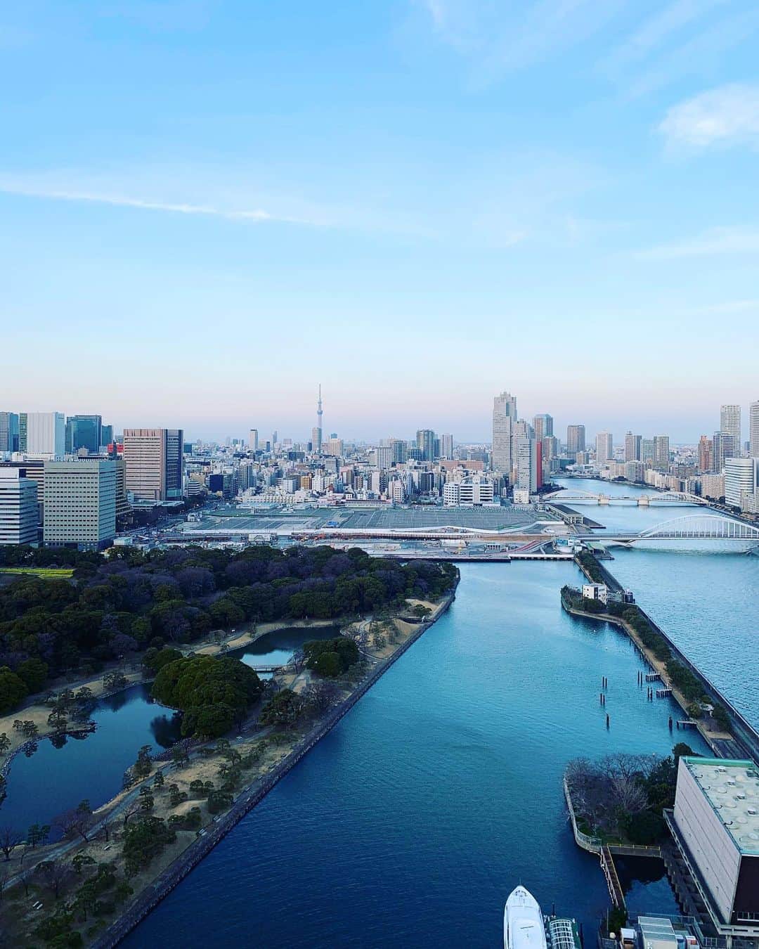 奈良裕也さんのインスタグラム写真 - (奈良裕也Instagram)「@mesmtokyo  五感を魅了する時間と空間が導く イノベーティブな場所 新しいライフスタイルのアイコン 「メズム東京」HOTEL 🌉 素晴らしい景色と夜景にRelax refresh✨ #mesmtokyo」3月1日 10時54分 - yuyanara