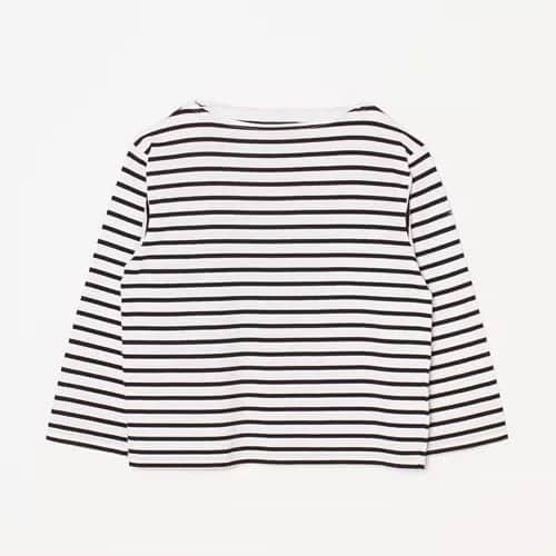 集英社FLAG SHOP（フラッグショップ）さんのインスタグラム写真 - (集英社FLAG SHOP（フラッグショップ）Instagram)「ゆったりシルエットのOUTILのボーダーシャツは今年ヒットの予感♡  ヴィンテージ風のワークウェアが人気で、 最近SNSでバズっている注目ブランドのウティル。 華奢見えが叶うユニセックスサイズ展開の「OUTIL」はバサッと着てボーイッシュに着こなすのがオススメです！  OUTIL TRICOT AAST ￥18,000+税 商品コード：379454  気になるアイテムはタップすると商品詳細ページに﻿ 移動します✈️✈️✈️✈️✈️✈️ ﻿ ﻿ #ハピスト #おしゃれさんと繋がりたい #happyplusstore #アラフォーファッション #アラフォー #大人コーデ #大人カジュアル #アラフィフ #ハッピープラスストア #カジュアルコーデ #カジュアルスタイル #アラフィフコーデ #アラフィースタイル  #OUTIL #ウティル」3月1日 10時51分 - happyplusstore