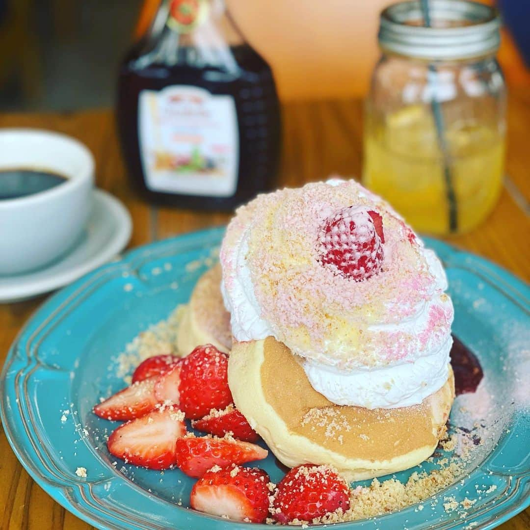 長澤奈央さんのインスタグラム写真 - (長澤奈央Instagram)「やっと食べに行けました。 どれも美味しかった〜 パンケーキはふわっふわ #モーニングを食べに #トリュフづくし  #溶けるパンケーキ #素敵な週のはじまり #次は食パン買いたい」3月1日 10時56分 - nagasawana_official