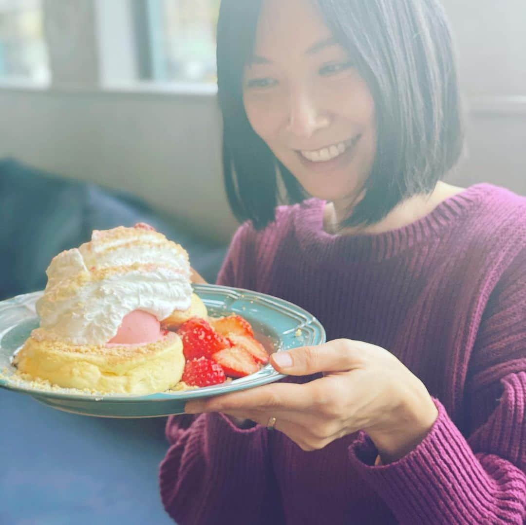 長澤奈央さんのインスタグラム写真 - (長澤奈央Instagram)「やっと食べに行けました。 どれも美味しかった〜 パンケーキはふわっふわ #モーニングを食べに #トリュフづくし  #溶けるパンケーキ #素敵な週のはじまり #次は食パン買いたい」3月1日 10時56分 - nagasawana_official