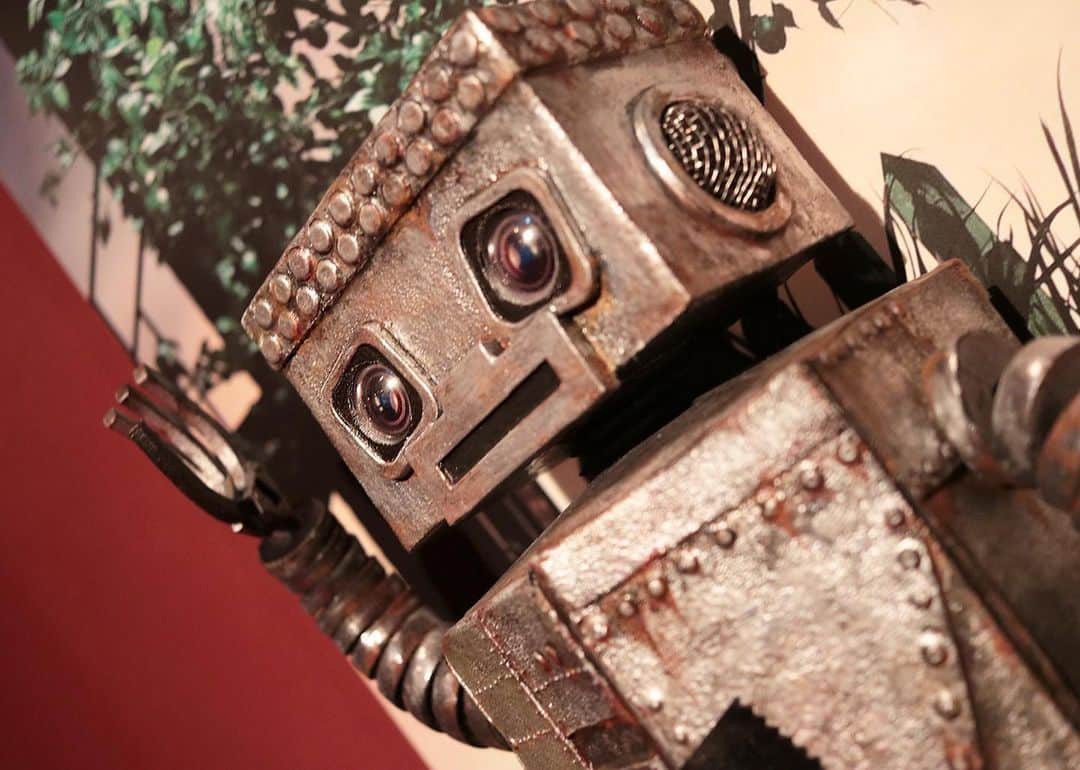 劇団四季さんのインスタグラム写真 - (劇団四季Instagram)「東京の各劇場ロビーにミニチュア"タング"滞在中！ 壊れかけのロボット"タング"が世界を旅して回るのは、劇団四季オリジナルミュージカル『ロボット・イン・ザ・ガーデン』。 東京公演（自由劇場）は、3月21日（日）千秋楽。 "タング"の心温まる旅のひとこまを、今なら各劇場ロビーでもお楽しみいただけます。写真撮影もどうぞ！ #ロボットインザガーデン #自由劇場 #ミュージカル #劇団四季 #東京﻿ #ミニチュアタング #タング #shikitheatrecompany #shiki #musical」3月1日 10時57分 - gekidanshiki_official
