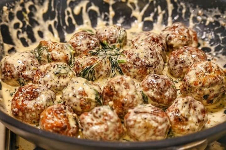 Flavorgod Seasoningsさんのインスタグラム写真 - (Flavorgod SeasoningsInstagram)「SMASH THE HEART ♥️ IF YOUD SMASH THESE MEATBALLS 🔥⁠ -⁠ Spinach & Artichoke Chicken Meatballs 😵😵⁠ -⁠ By Customer @platesbykandt⁠ Seasoning @flavorgod garlic lovers⁠ -⁠ KETO friendly flavors available here ⬇️⁠ Click link in the bio -> @flavorgod⁠ www.flavorgod.com⁠ -⁠ @flavorgod garlic lovers⁠ @foodofquality⁠ @best.food.insta⁠ @dailyfoodfeed⁠ @thefeedfeed⁠ @foodblogfeed⁠ @buzzfeedfood⁠ -⁠ Flavor God Seasonings are:⁠ 💥ZERO CALORIES PER SERVING⁠ 🔥0 SUGAR PER SERVING ⁠ 💥GLUTEN FREE⁠ 🔥KETO FRIENDLY⁠ 💥PALEO FRIENDLY⁠ -⁠ #food #foodie #flavorgod #seasonings #glutenfree #mealprep #seasonings #breakfast #lunch #dinner #yummy #delicious #foodporn」3月1日 11時00分 - flavorgod