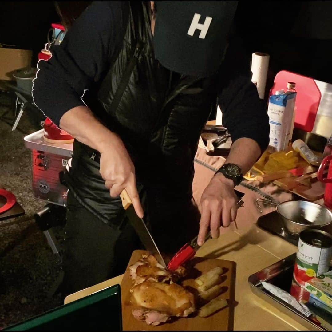 植草克秀さんのインスタグラム写真 - (植草克秀Instagram)「チキンはシンプルに焼いて、バルサミコで食べるのがうまい！  #植草克秀  #katsuhideuekusa  #キャンプ #キャンプ飯」3月1日 11時11分 - katsuhideuekusa