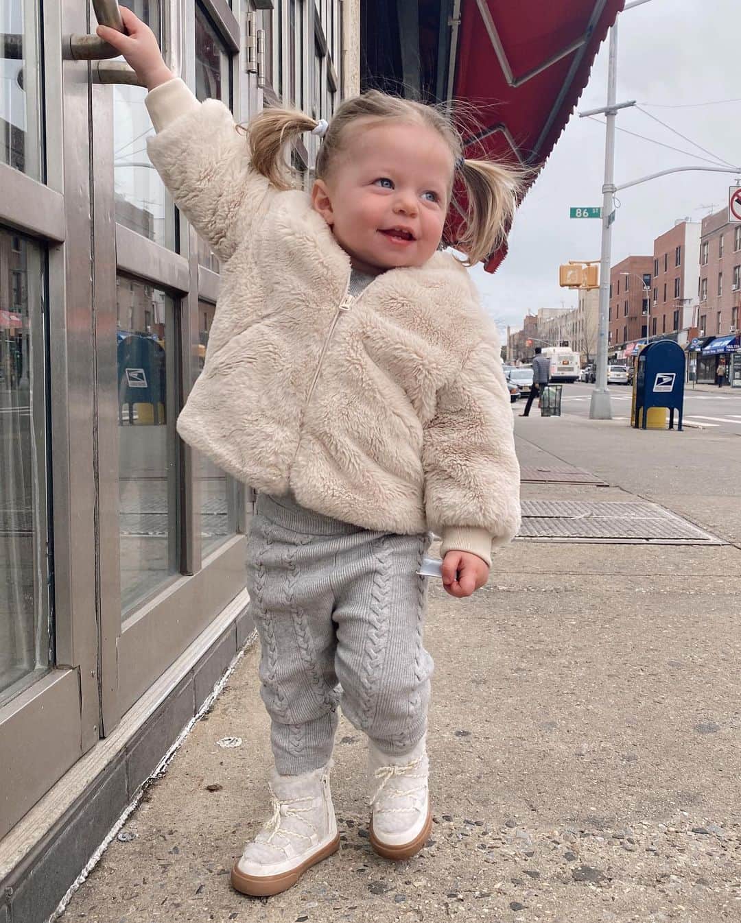 Helena Glazer Hodneのインスタグラム：「When you're feeling real cute💁‍♀️」