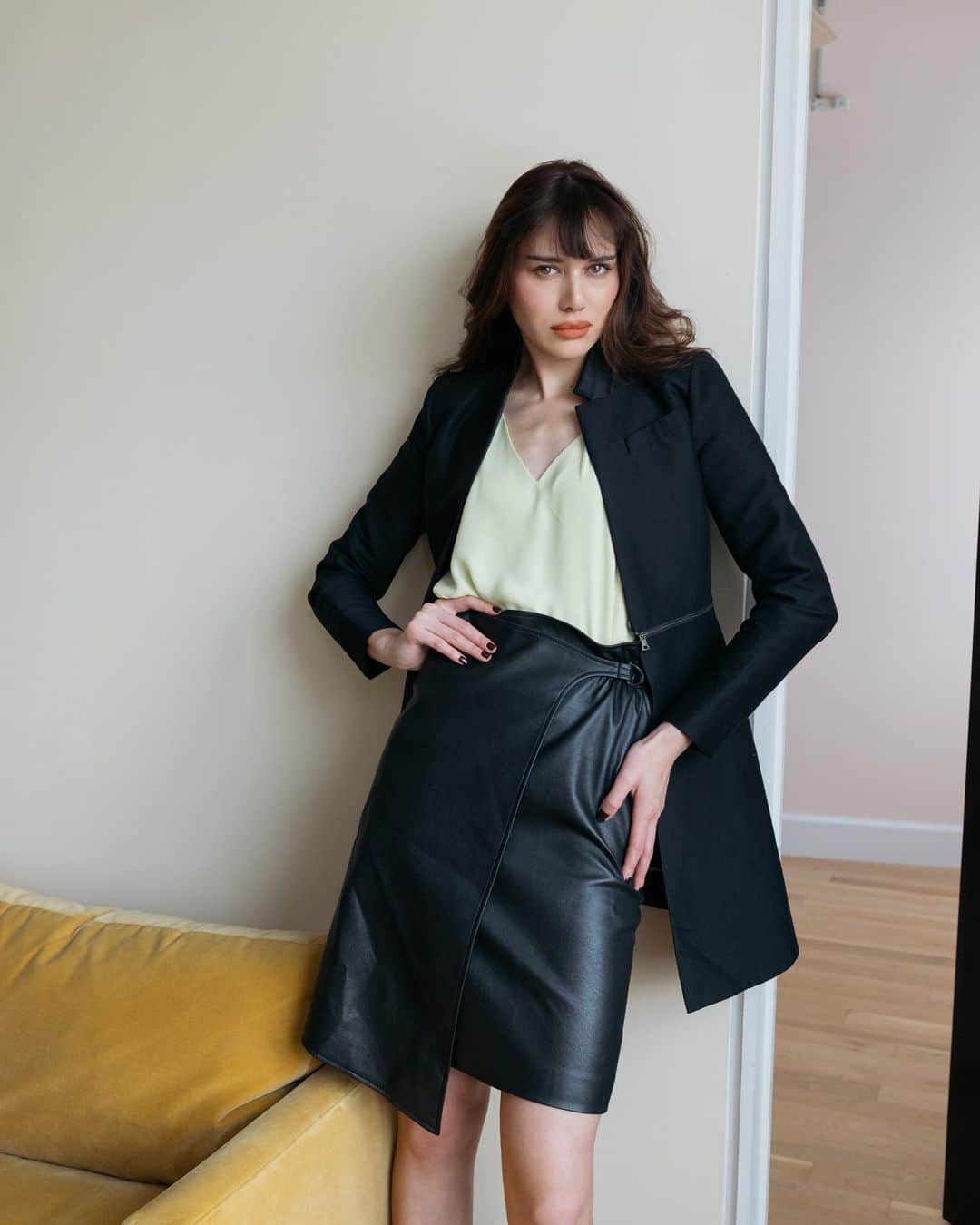 BCBGマックスアズリアのインスタグラム：「Power moves in our Arelia Blazer + Faux Leather Wrap Skirt on @natalieoffduty. Shop online now. #BCBGMAXAZRIA」