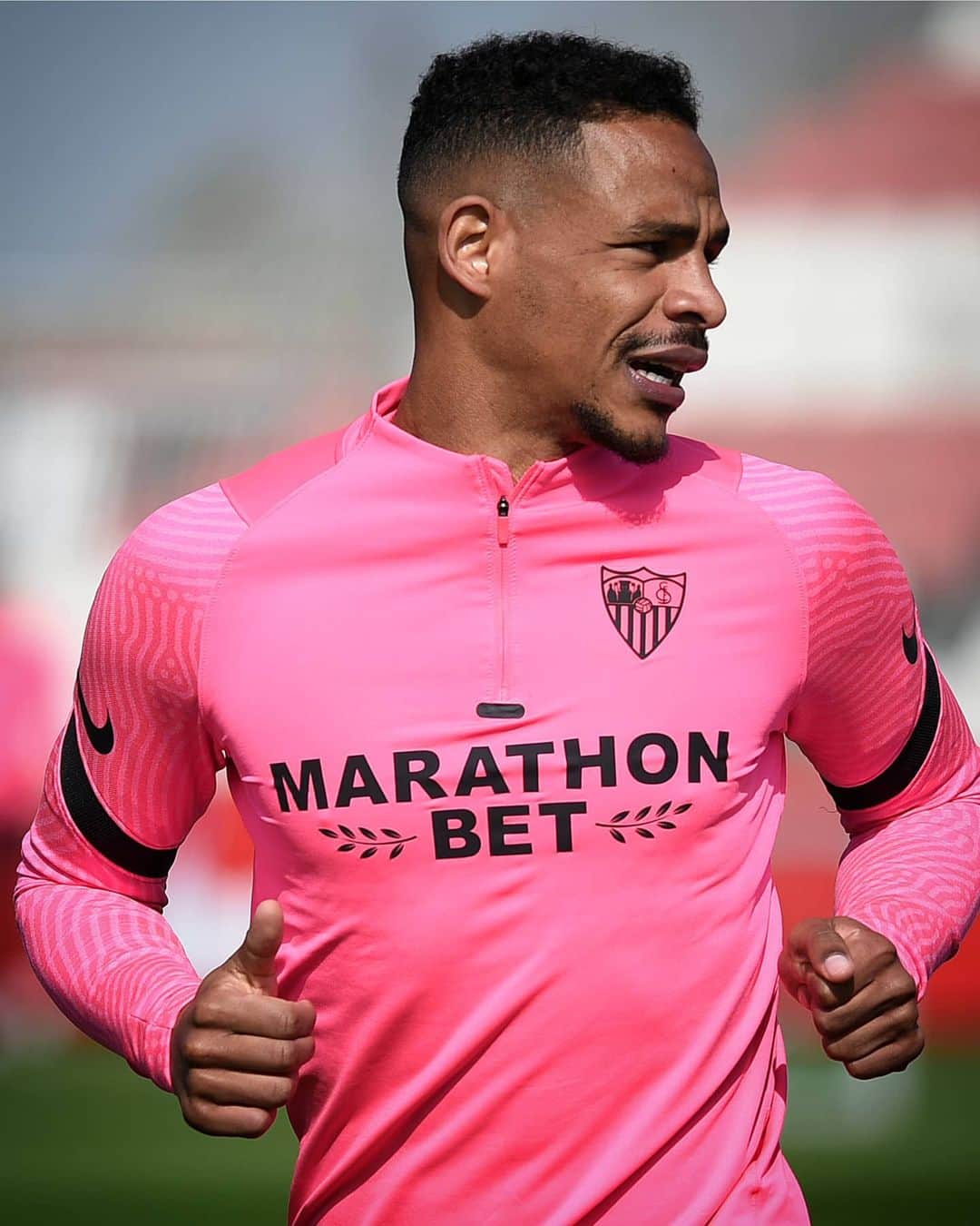 セビージャFCのインスタグラム：「Fᴇʀɴᴀɴᴅᴏ 🧱 🐙 🇧🇷  #training #sevillafc #wearesevilla #nuncaterindas」