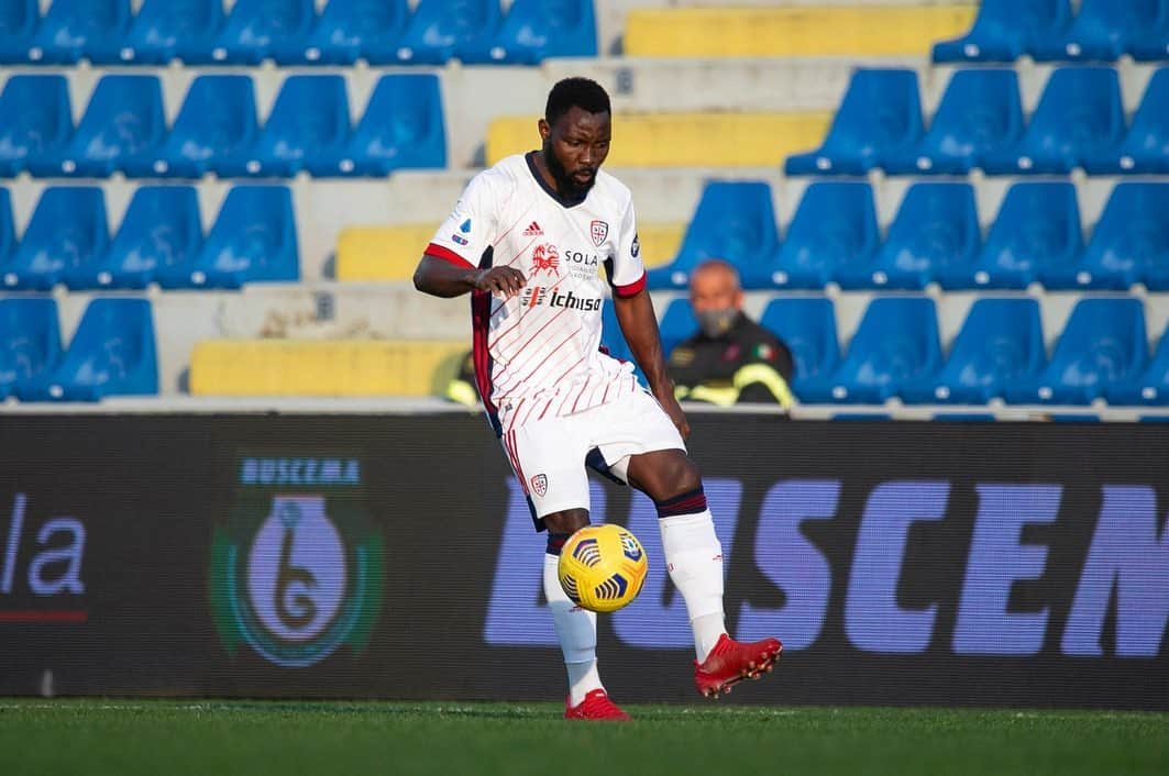 クワドォー・アサモアのインスタグラム：「Felice per il debutto e per questa vittoria importante di squadra! 💪🏿🔴🔵 #CrotoneCagliari @cagliaricalcio @seriea #forzaCasteddu  Happy for the debut and this important team victory! 💪🏿🔴🔵 #CrotoneCagliari @cagliaricalcio @seriea #forzaCasteddu」