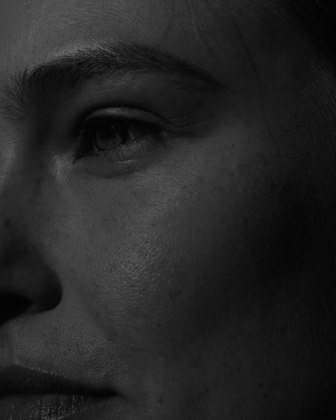 バー・ラファエリのインスタグラム：「Extreme close up」