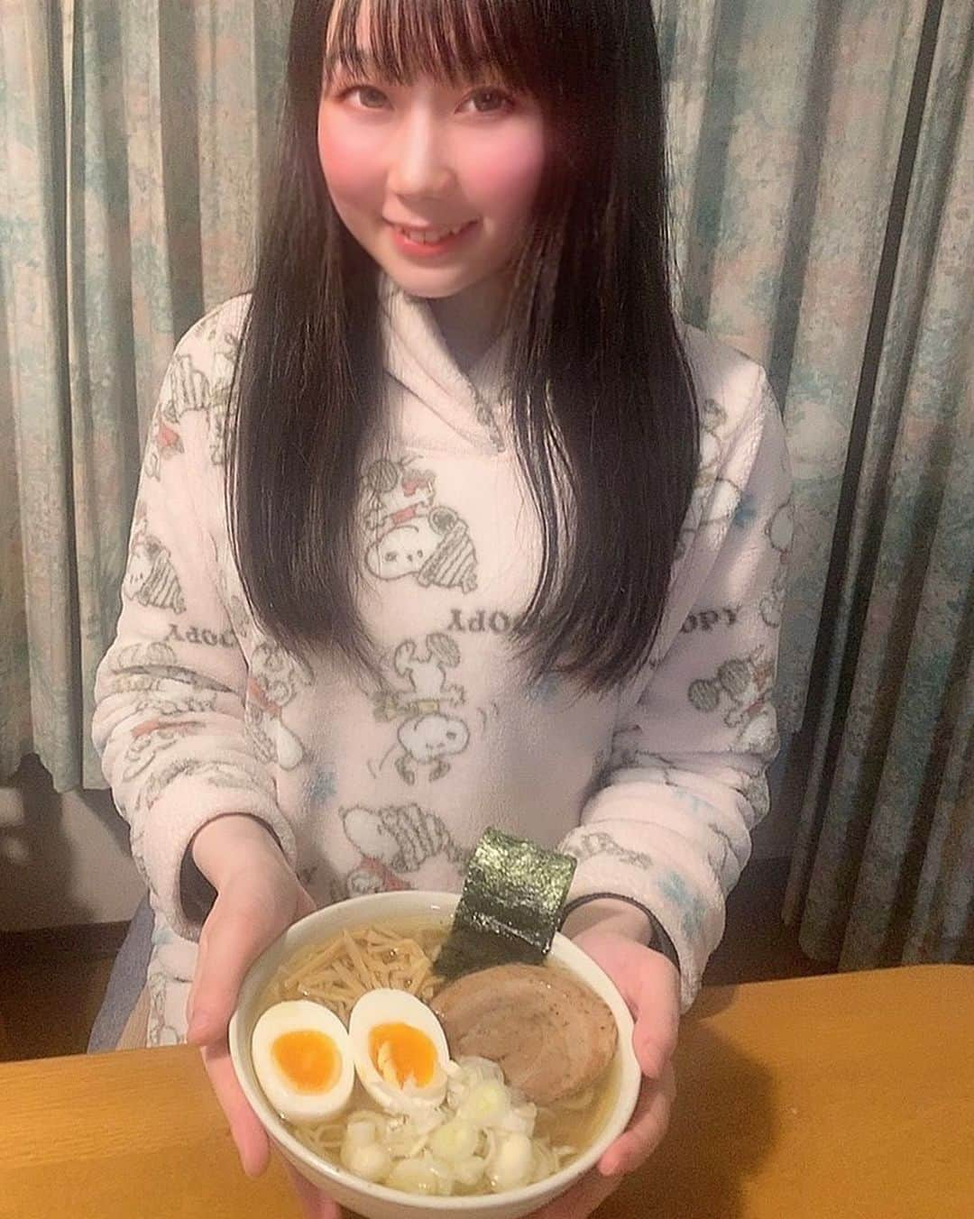 鈴乃八雲さんのインスタグラム写真 - (鈴乃八雲Instagram)「昨日の夜ご飯は柚子塩ラーメンを作ったよ🍜❤️ 美味しかった🥰  #塩ラーメン　#ラーメン #ラーメン好きな人と繋がりたい #ラーメン部 #ラーメン大好き #ラーメン女子 #ラーメンパトロール #ラーメンインスタグラム #ラーメン倶楽部 #ラーメンスタグラム #ramen #ramennoodles #ramenstagram #ramenlover #ramen🍜 #japanesenoodle #japanesenoodles #noodles #noodle #noodlestagram #noodlelover  #afuri #afuri通販 #お取り寄せグルメ #おうちでafuri #阿夫利 #お取り寄せラーメン #ラーメン通販 #麺スタグラム」3月1日 2時28分 - yakumo_suzuno