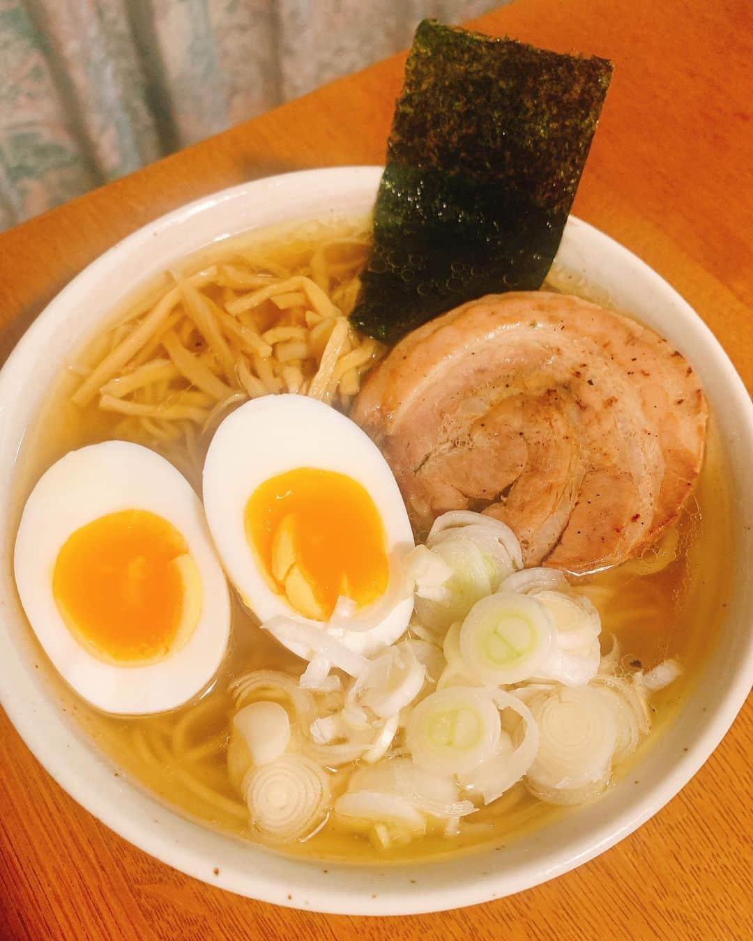 鈴乃八雲さんのインスタグラム写真 - (鈴乃八雲Instagram)「昨日の夜ご飯は柚子塩ラーメンを作ったよ🍜❤️ 美味しかった🥰  #塩ラーメン　#ラーメン #ラーメン好きな人と繋がりたい #ラーメン部 #ラーメン大好き #ラーメン女子 #ラーメンパトロール #ラーメンインスタグラム #ラーメン倶楽部 #ラーメンスタグラム #ramen #ramennoodles #ramenstagram #ramenlover #ramen🍜 #japanesenoodle #japanesenoodles #noodles #noodle #noodlestagram #noodlelover  #afuri #afuri通販 #お取り寄せグルメ #おうちでafuri #阿夫利 #お取り寄せラーメン #ラーメン通販 #麺スタグラム」3月1日 2時28分 - yakumo_suzuno