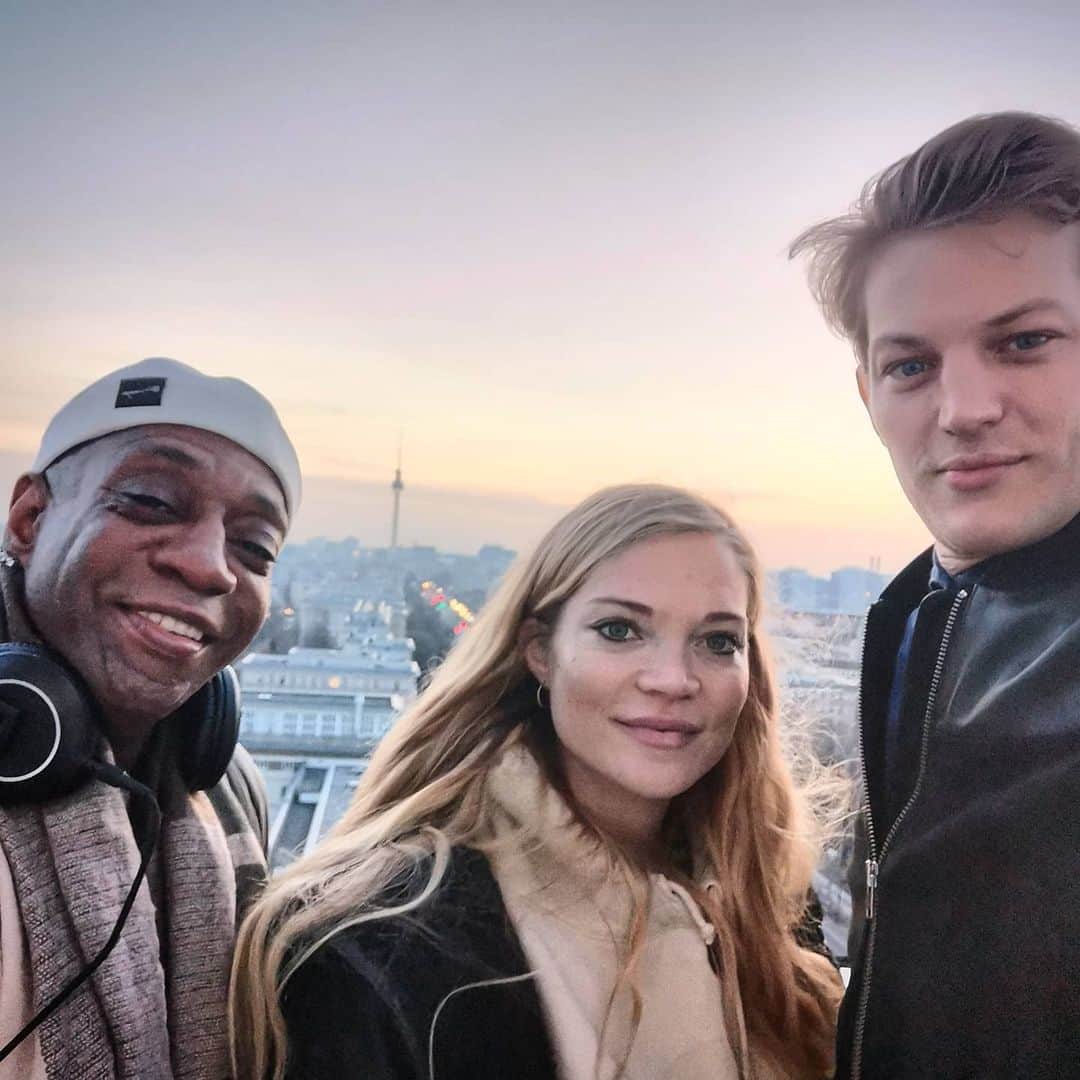 セバスティアン・ソーブのインスタグラム：「Family photo from the @loqi tower in #berlin with @this_is_robert_owens and @laurakasz」