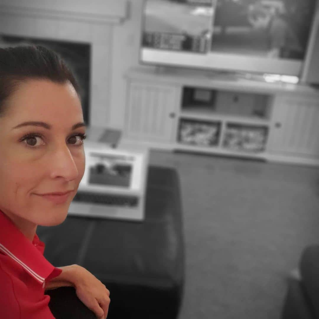ペイジュ・マッケンジーのインスタグラム：「Streaming and watching #LPGA #PGA #SundayRed #ThinkingofTW」