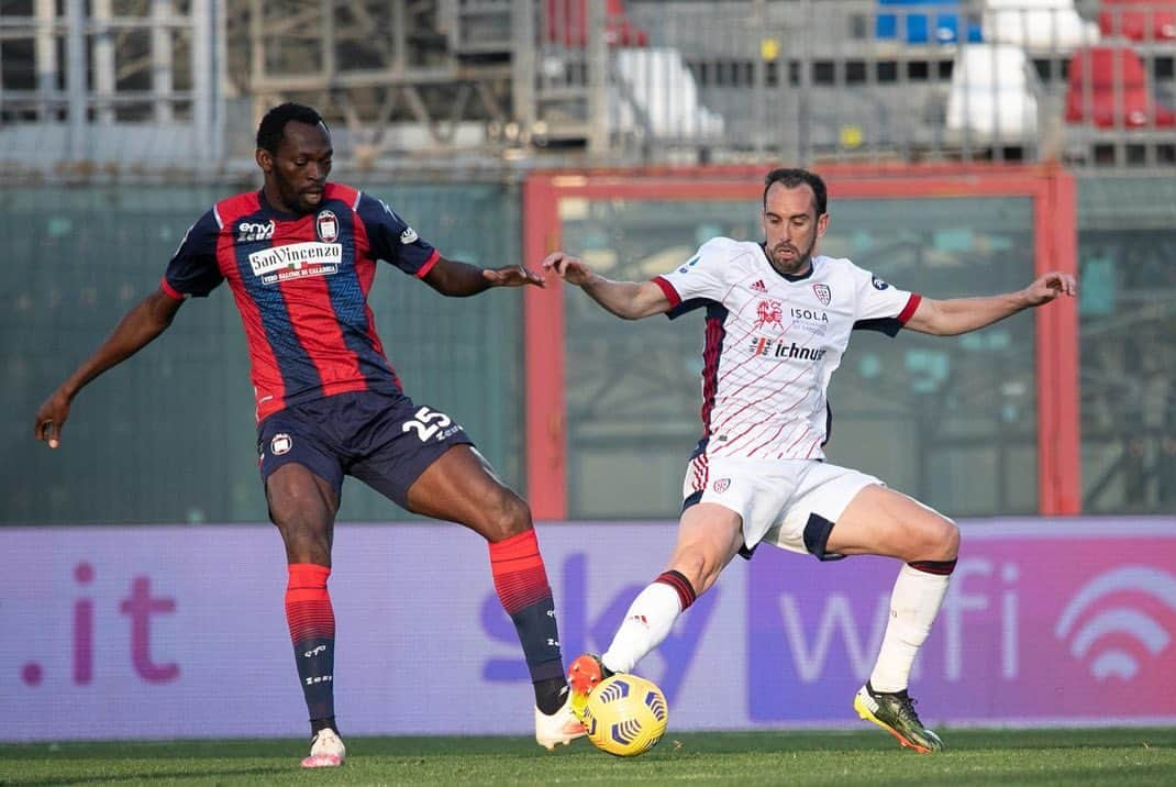 ディエゴ・ゴディンさんのインスタグラム写真 - (ディエゴ・ゴディンInstagram)「Vamos equipo!!! Andiamo squadra!! Forza!!! #ForzaCasteddu 🔴🔵」3月1日 2時38分 - diegogodin