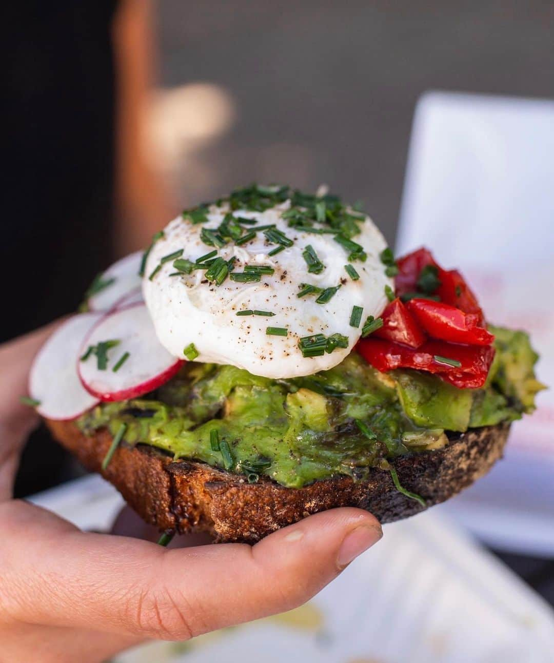 Portlandさんのインスタグラム写真 - (PortlandInstagram)「2 words: Avocado Toast. 🥑🍞 We want to know- where are your favorite spots to snag some toast?  - 📷: @upperleftroasters  #Portland #PortlandNW #PDX #Brunch」3月1日 2時39分 - portland