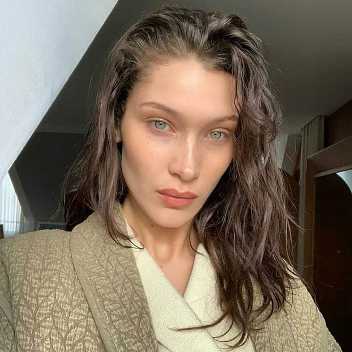 Teen Vogueさんのインスタグラム写真 - (Teen VogueInstagram)「"Everything happens for a reason." Bella Hadid shares an intimate glimpse into her life with a chronic illness at the link in bio.」3月1日 2時45分 - teenvogue