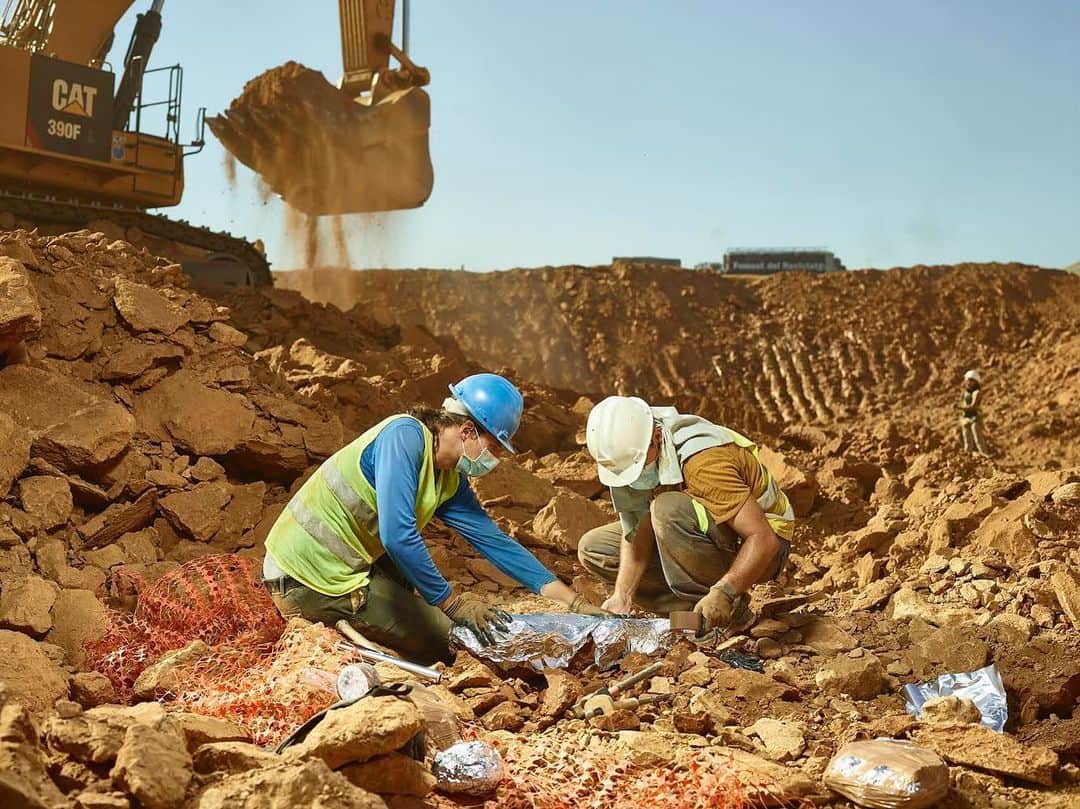 thephotosocietyさんのインスタグラム写真 - (thephotosocietyInstagram)「Photo by @paoloverzone / Abocador de Can Mata is one of the largest landfills in Spain. Since 2002, a team of paleontologists from the Miquel Crusafont Catalán Institute of Paleontology (ICP) in Barcelona have found about 70,000 fossils from this period, when the region’s neotropical climate was becoming more arid. Follow @paoloverzone for more photos and stories.」3月1日 2時46分 - thephotosociety