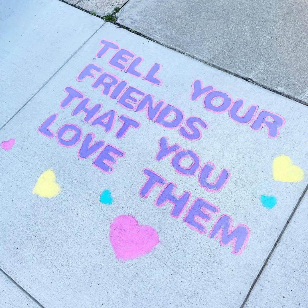 ゾーイ・サグのインスタグラム：「A little Sunday night reminder. Tag your friends 💜 [📸: @lucialitman]」