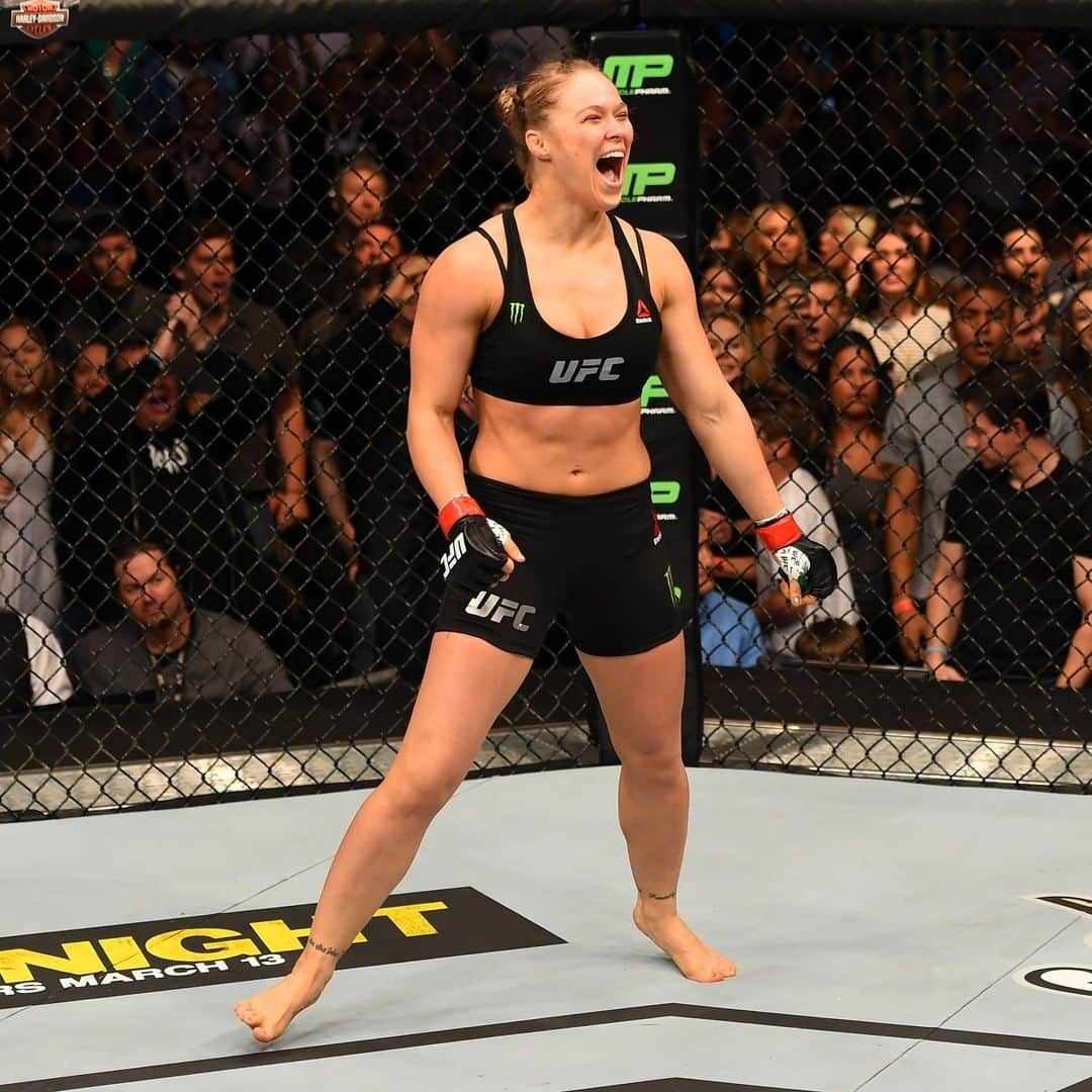 UFCさんのインスタグラム写真 - (UFCInstagram)「:1️⃣4️⃣ #OnThisDay - @RondaRousey secured a perfect title defense 🏆  [ Watch more Rousey classics on @UFCFightPass ]」3月1日 3時02分 - ufc