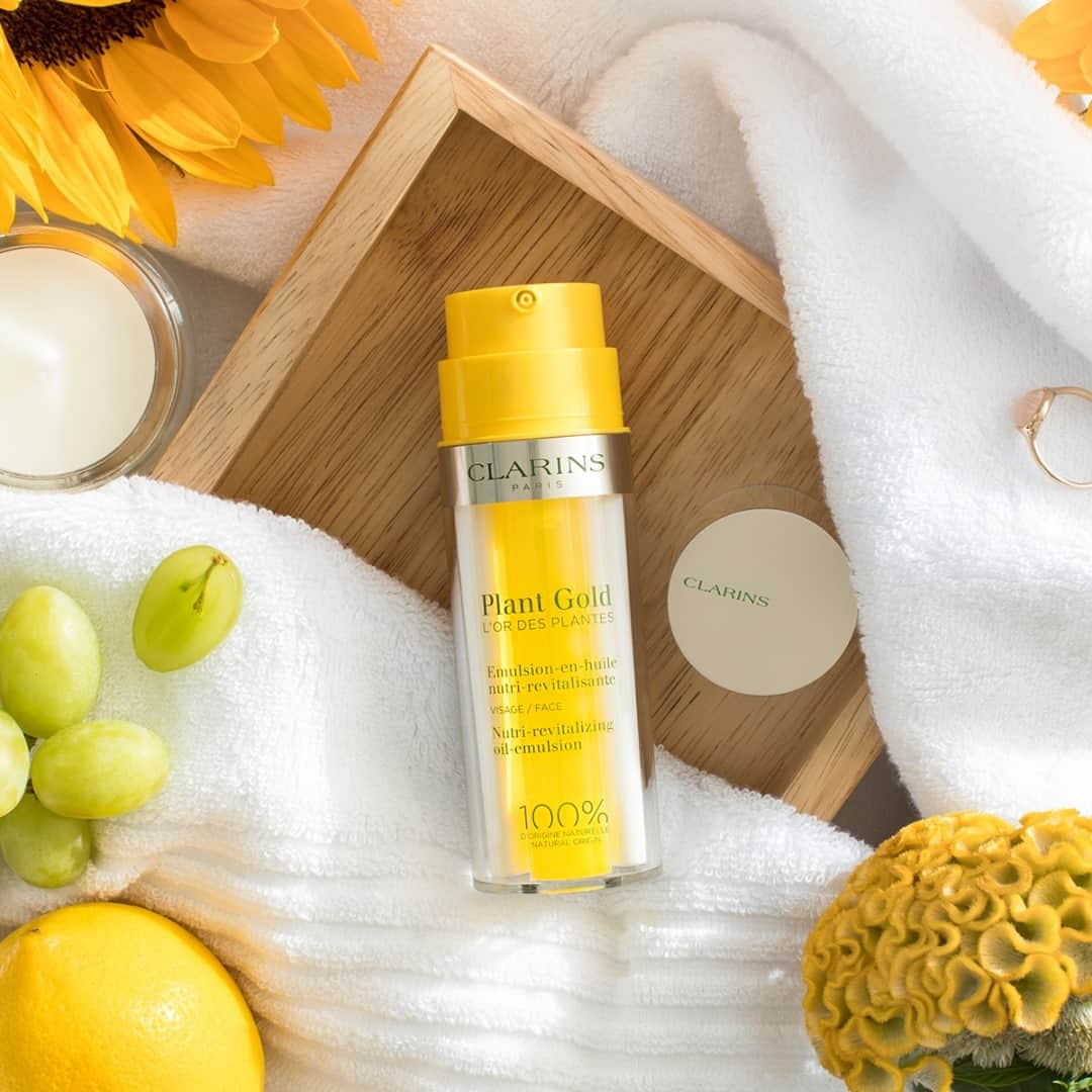 ClarinsUKさんのインスタグラム写真 - (ClarinsUKInstagram)「What are the benefits of our Plant Gold 2-in-1 oil-emulsion moisturiser? ✨  - Leaves skin hydrated, nourished, and radiant - Formulated with ingredients that are of 100% natural origin - Aromatic essential oils and plant extracts uplift the senses  #Clarins #SkinCare #PlantGold」3月1日 3時05分 - clarinsuk