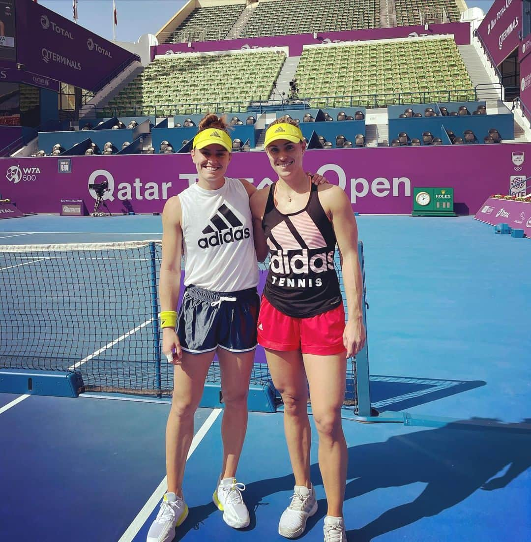 マリア・サッカリさんのインスタグラム写真 - (マリア・サッカリInstagram)「Always a pleasure @angie.kerber 🇩🇪🤗! Ready for some action @qatartennis #ThreeStripes @adidastennis」3月1日 3時07分 - mariasakkari