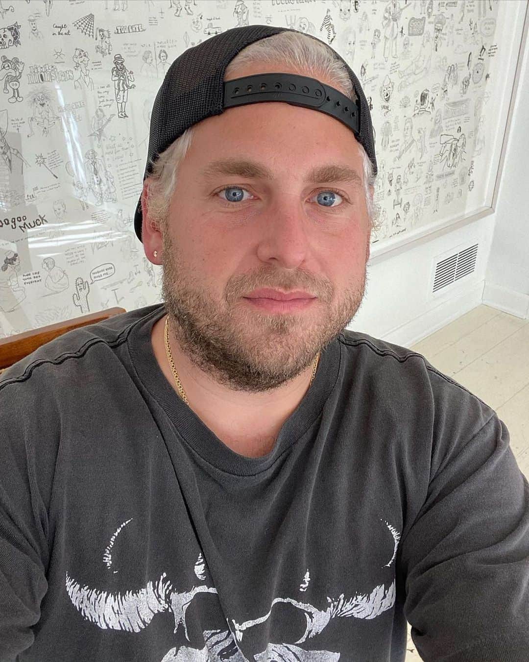 People Magazineさんのインスタグラム写真 - (People MagazineInstagram)「Jonah Hill is opening up about his journey toward self-acceptance. 🙏❤️ "I’m 37 and finally love and accept myself. This isn’t a 'good for me' post.  And it’s definitely not a 'feel bad for me post.' It’s for the the kids who don’t take their shirt off at the pool. Have fun. You’re wonderful and awesome and perfect. All my love," Hill wrote in a candid post. #Regram @jonahhill」3月1日 3時07分 - people