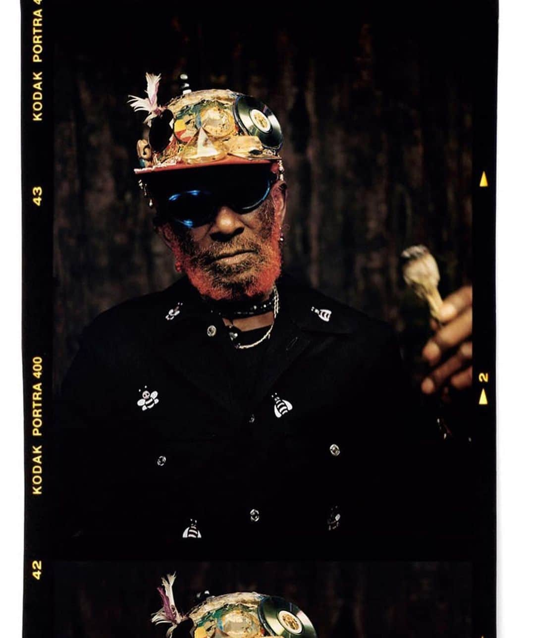 KAWSONEさんのインスタグラム写真 - (KAWSONEInstagram)「#Repost @nikolaivonbismarck ・・・ Lee Scratch Perry in the @dior sessions published by @rizzolibooks with @mrkimjones @kaws @tom_guinness   #filmphotography #mamiyarz67 @lee_scratch_perry #kimjones #dior #kaws #contactsheet #upsetter #leescratchperry」3月1日 3時13分 - kaws