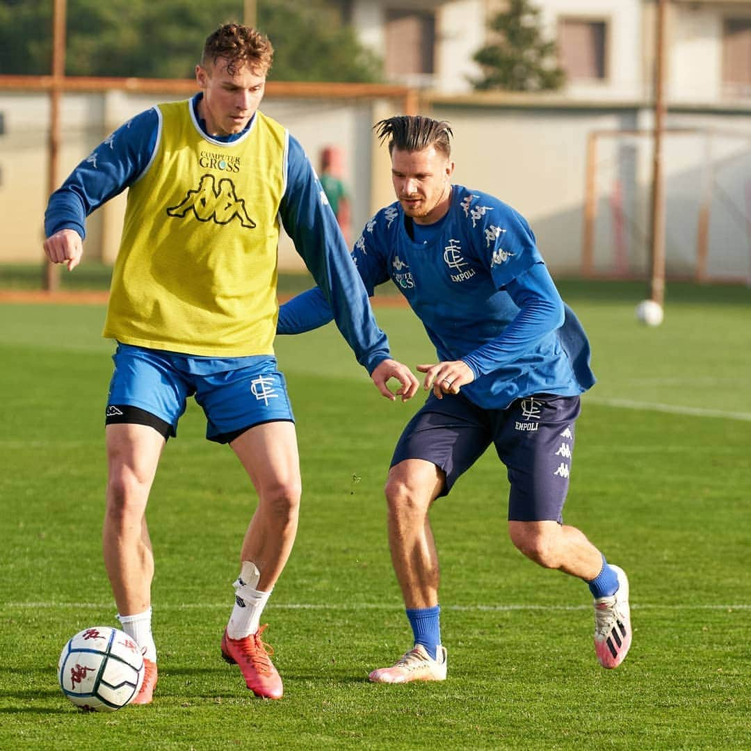 エンポリFCさんのインスタグラム写真 - (エンポリFCInstagram)「📸📸📸 Azzurri al lavoro in vista della sfida con la Reggina; domani mattina l'ultima seduta prima della partenza per la Calabria」3月1日 3時31分 - empoli_fc_official