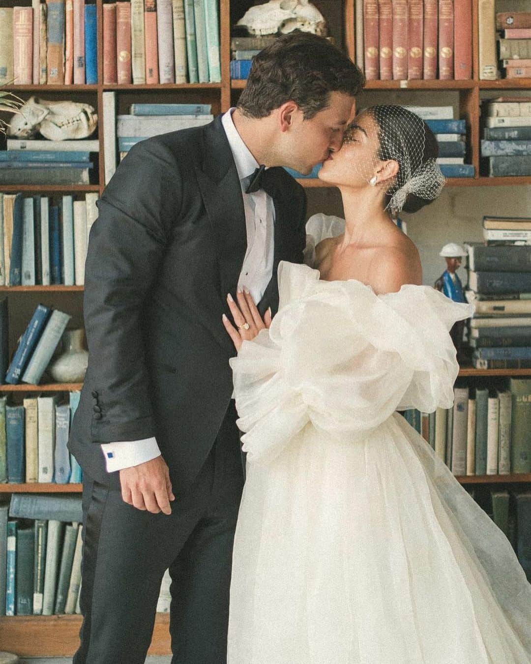 Harper's BAZAARさんのインスタグラム写真 - (Harper's BAZAARInstagram)「This was a love story we have been waiting to tell for a year. @BettinaLooney, personal stylist and tastemaker, wed @Carlos.Sego in South Africa in February 2020, right before the pandemic and its subsequent lockdowns put the world on pause. Per Bettina’s personal style, the Segovias’ wedding became an Instagram source of inspiration to brides worldwide who spent the year planning, postponing, and replanning their weddings locally and abroad. In honor of the couple’s one-year anniversary, Bettina shared their story—and all the decor, details, fashion moments, and photos of their four-day affair—exclusively with BAZAAR Bride. Link in bio.   Photographer: @ladichosa  Planner: @annemanncelebrates  Stylist: @iamdanielobasi  Makeup: @rachelsingerclark」3月1日 3時45分 - harpersbazaarus