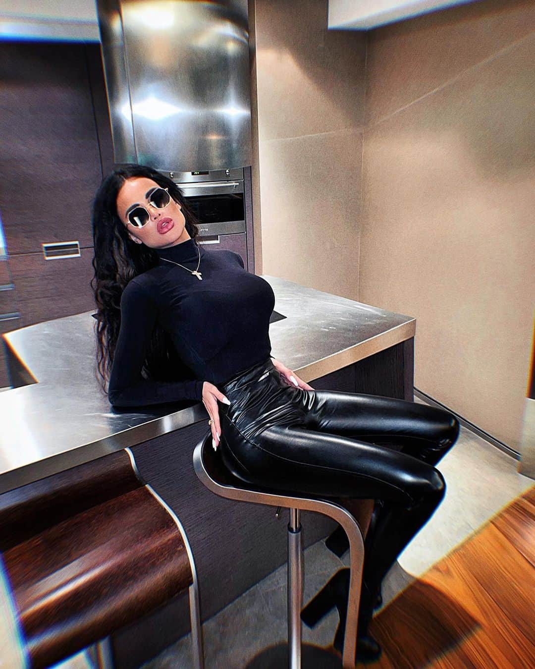 Nita Kuzminaのインスタグラム：「🖤」