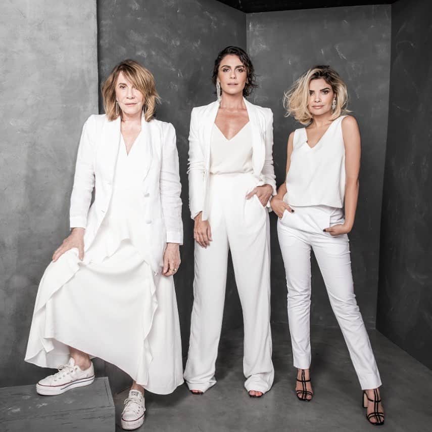 Giovanna Antonelliのインスタグラム：「FILHAS DE EVA ESTREIA DIA 08 DE MARÇO no @globoplay . Direção @leonnogueira com minhas amadas @rsorrah @vanessagiacomo   📸 @pinogomes」