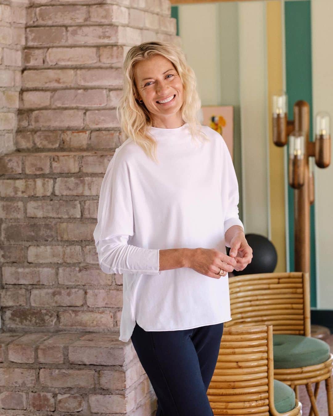 フランク&アイリーンさんのインスタグラム写真 - (フランク&アイリーンInstagram)「Our Luxe Jersey, crafted from the finest 100% Supima cotton, is outrageously soft and light to the touch.  #frankandeileenteelab」3月1日 4時01分 - frankandeileen