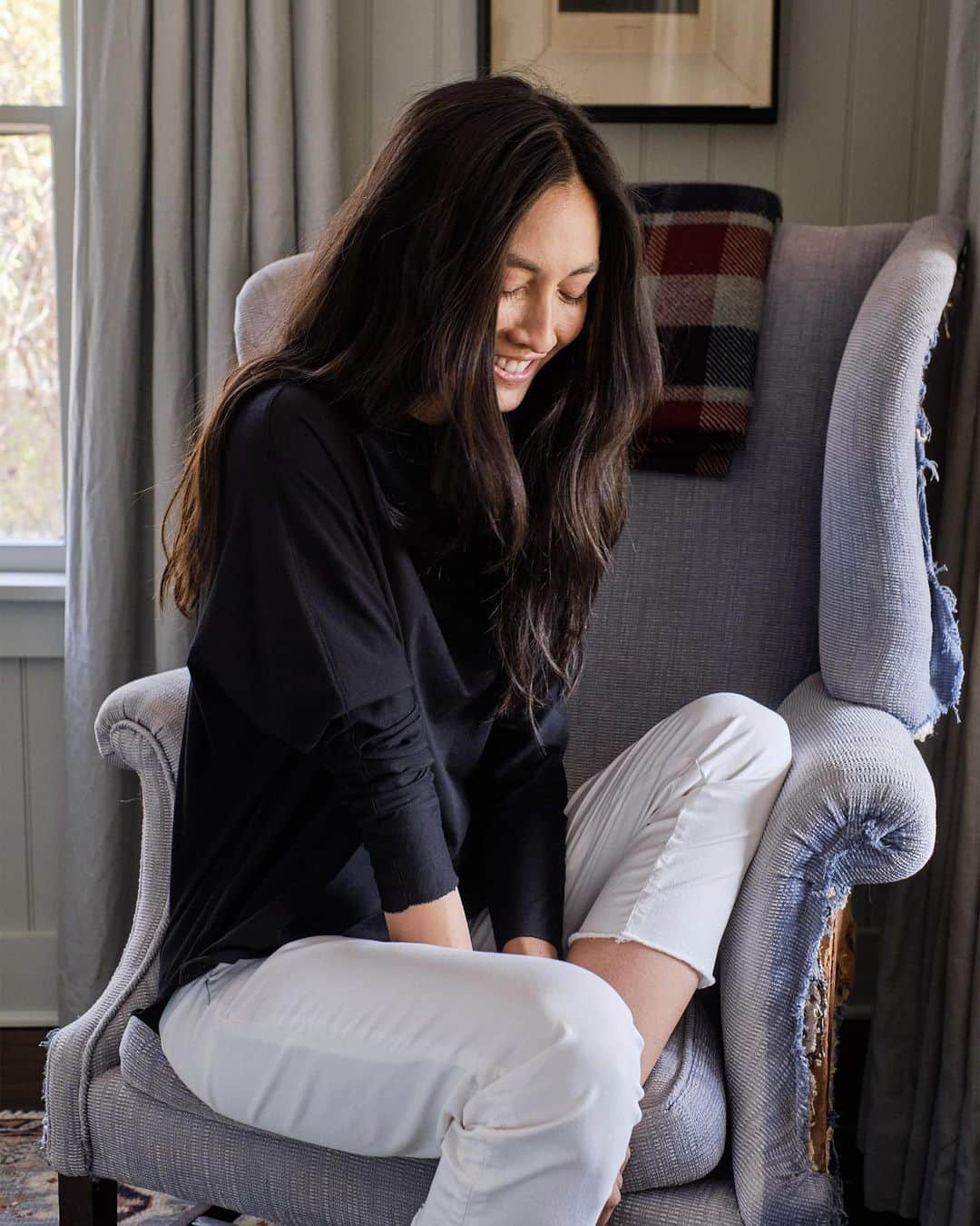フランク&アイリーンのインスタグラム：「Our Luxe Jersey, crafted from the finest 100% Supima cotton, is outrageously soft and light to the touch.  #frankandeileenteelab」