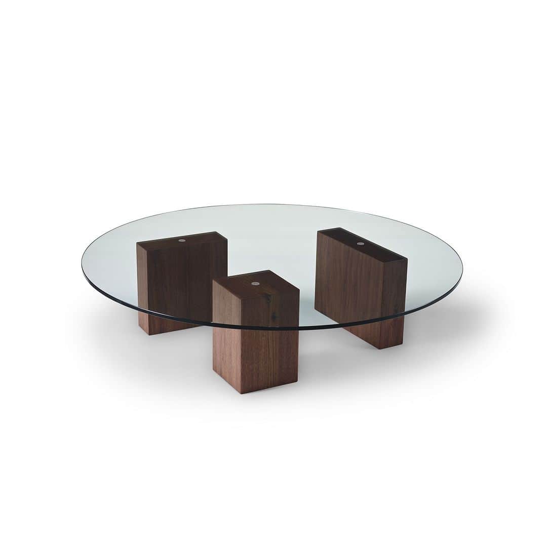 eilersenのインスタグラム：「Puzz is a unique Danish-Japanese design ⁠sofa table. Set of three legs are available in Oiled oak, Soaped oak, Brown stained oak, Oiled walnut.⁠ •⁠ •⁠ •⁠ #eilersen #puzz #eilersenfurniture #myeilersen #interiordesign #homedecor #sofa #danishdesign #inredning #finahem #interiorlovers #interiordesign #modernliving #minimalism #nordiskehjem #nordicinspiration #nordicliving #craftsmanship #luxurylifestyle #boligindretning #designinterior #livingroominspo #boliginspiration #softminimalism #hemindredning #schönerwohnen #nordicminimalism」