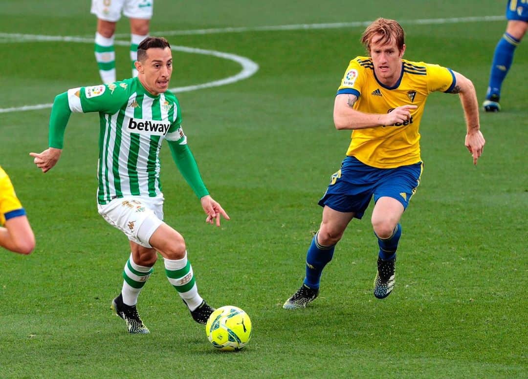 アレハンドロ・フェルナンデス・イグレシアスのインスタグラム：「Más que nunca, seguir unidos, en un solo camino. Todo va a ir bien, nos hemos ganado la confianza de los nuestros...   #LLNSN #AF8 #nuncanosdeispormuertos」