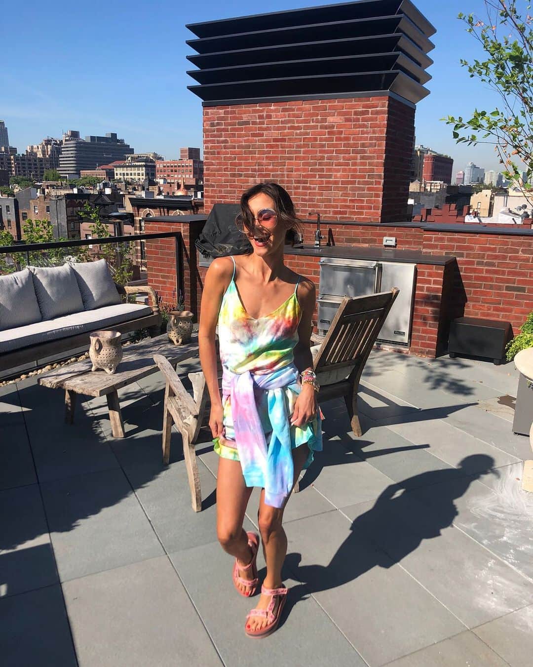 ダニジョーのインスタグラム：「That Sunday feeling 🌈✨💃」