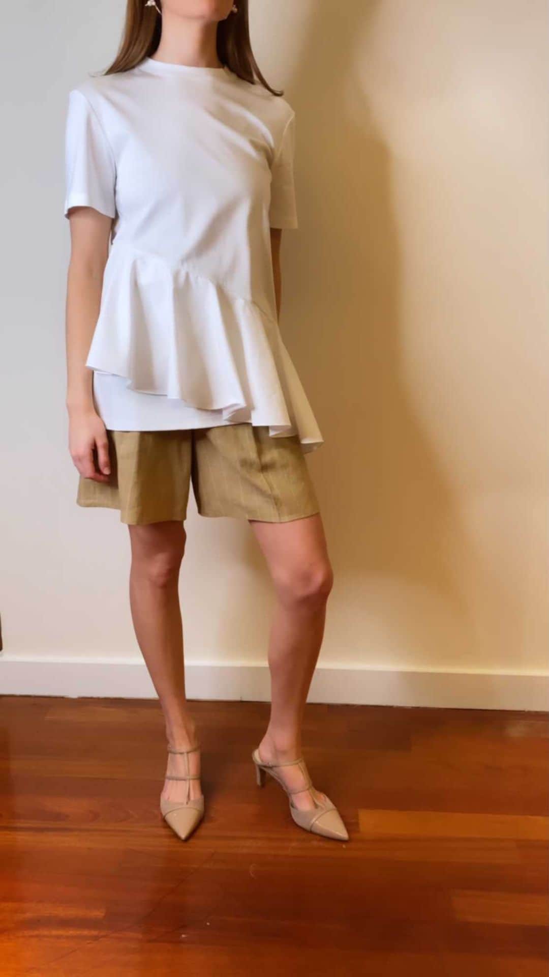アディアムのインスタグラム：「#ADEAM Basics. Elevated machine washable essentials that can be styled a multitude of ways—layer with your favorite #ADEAM pieces.」