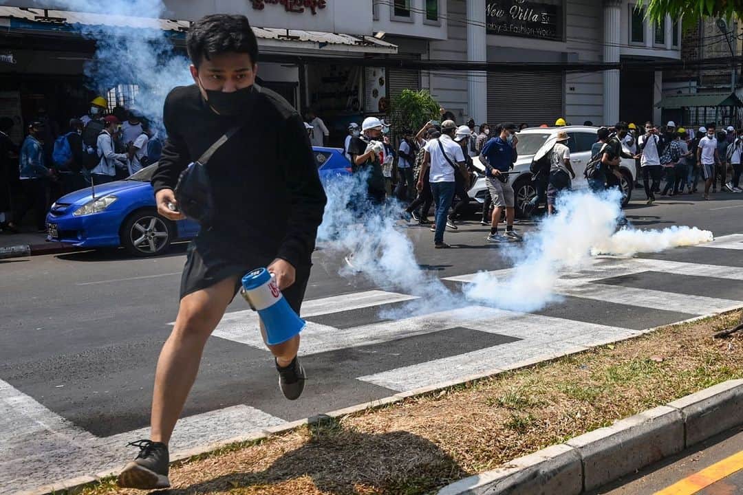 NBC Newsさんのインスタグラム写真 - (NBC NewsInstagram)「Myanmar police fired on protesters around the country on Sunday in the bloodiest day of weeks of demonstrations against a military coup and at least 18 people were killed, the U.N. human rights office said.⁠ ⁠ "If they push us, we'll rise. If they attack us, we'll defend. We'll never kneel down to the military boots," one protester said.⁠ ⁠ Police were out in force early and opened fire in different parts of the biggest city of Yangon after stun grenades, tear gas and shots in the air failed to break up crowds. Several wounded people were hauled away by fellow protesters, leaving bloody smears on pavements, media images showed. ⁠ ⁠ "Use of lethal force against non-violent demonstrators is never justifiable under international human rights norms," the U.N. said. ⁠ ⁠ Read more in our bio. ⁠ ⁠ 📷 Sai Aung Main / @afpphoto」3月1日 4時59分 - nbcnews
