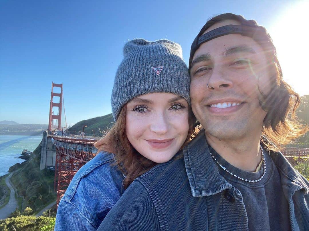 ヴィック・フエンテスのインスタグラム：「Happy Birthday to my main squeeze @xomissdanielle ! I love you my darling ❤️🎉」