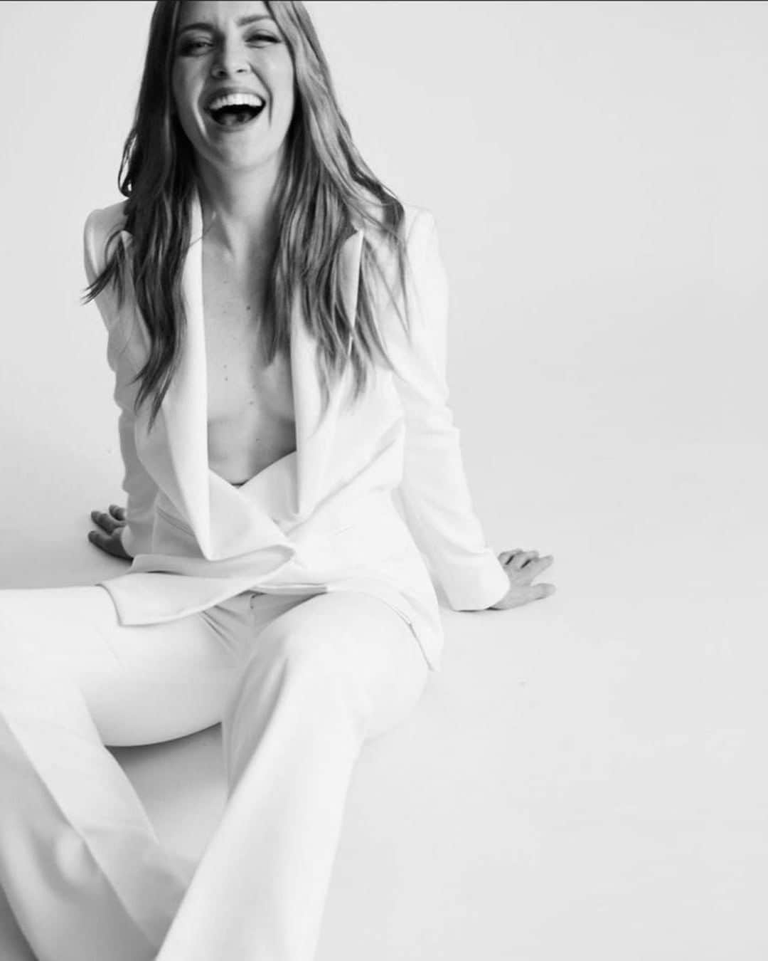 ジェニーさんのインスタグラム写真 - (ジェニーInstagram)「@noemiofficial in our white trouser suit for her new album cover Glicine that will be presented during #sanremo. #Genny #MadeinItaly」3月1日 5時00分 - gennyofficial