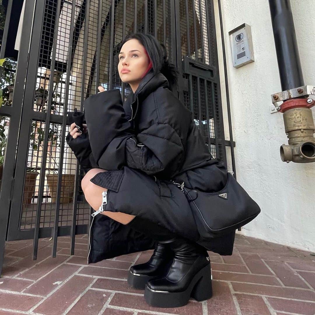 マギー・リンデマンのインスタグラム：「BRRR❄️🥶🧊」