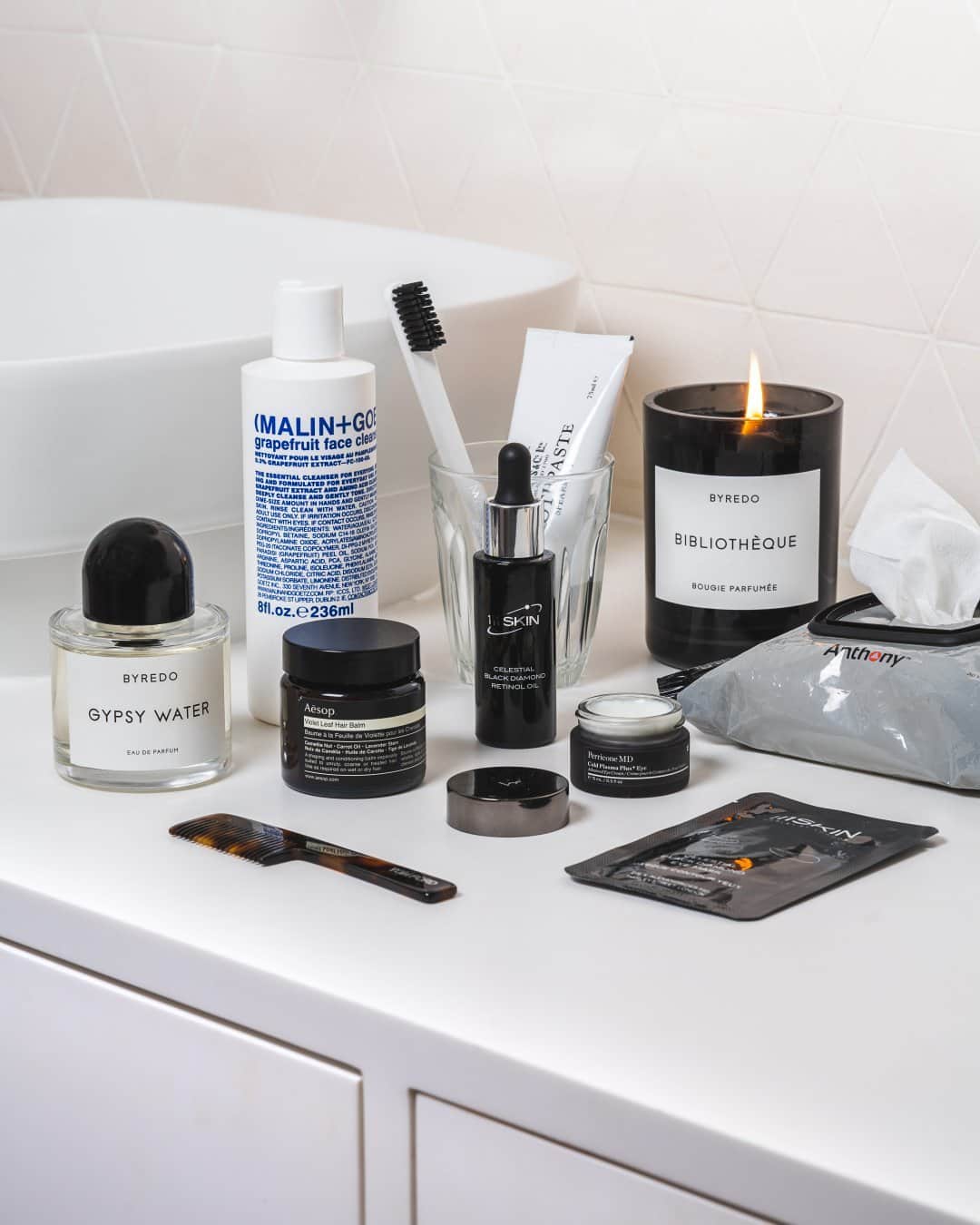MR PORTERのインスタグラム：「When you're building a grooming routine it's easy to get sucked in by trends and miracle products. But, unsurprisingly some of the most popular skincare products on MR PORTER are tried and tested icons. Here are just a selection of the products we find ourselves turning to again and again. They are icons for a reason.  Head to the link in bio to discover the edit. #MRPORTERathome  Shop the story: BYREDO - Gypsy Water Eau de Parfum, 50ml  MALIN + GOETZ - Grapefruit Face Cleanser, 236ml  Aesop - Violet Leaf Hair Balm, 60ml  111SKIN - Celestial Black Diamond Serum, 30ml  Anthony - Glycolic Exfoliating and Resurfacing Wipes, 30 Sheets」