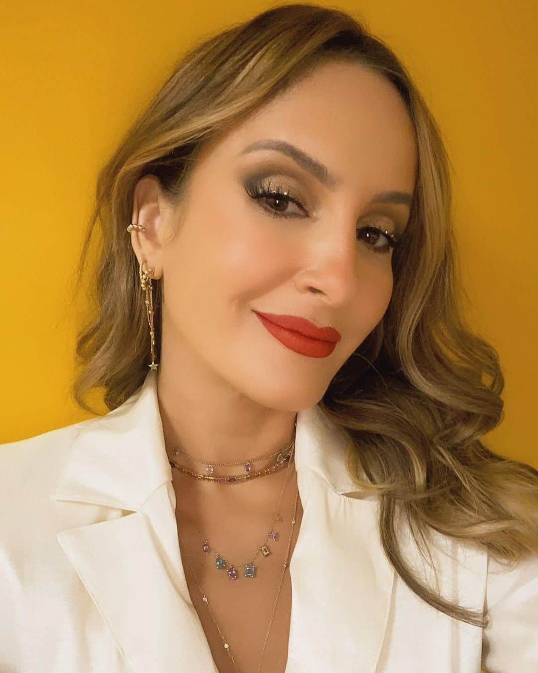 Claudia Leitteのインスタグラム：「gostaram de #agradece no @thevoicebrasil? então já fica por aí porque tem euzinha no #Domingão também ✨🌻💛」