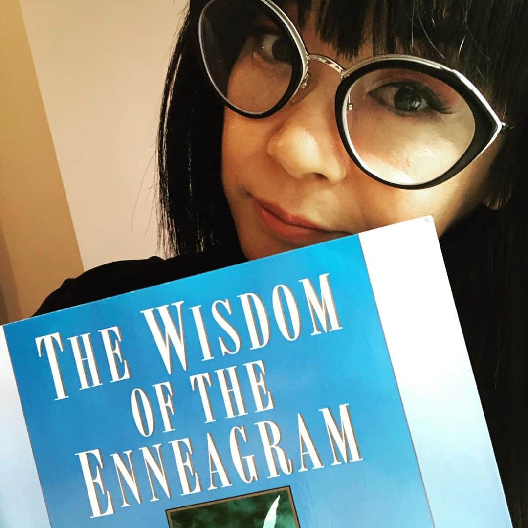 ケイコ・アジェナのインスタグラム：「Just did a @joinclubhouse chat this morning with one of my favorite people... @jennyyangtv 💕 We talked all things Enneagram and #GilmoreGirls. Next week 3/7 1:15EST we will speak about all things #Enneagram and #Bridgerton」