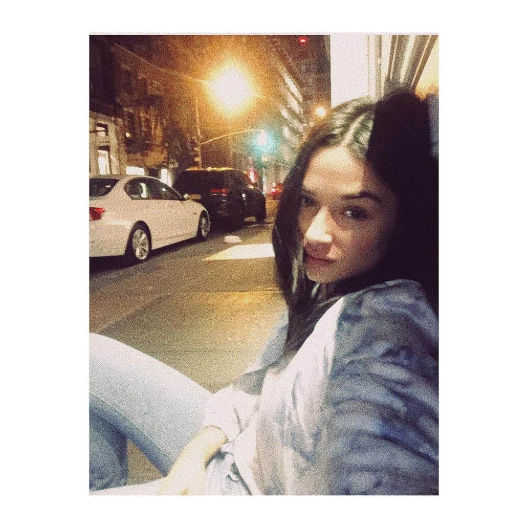 のインスタグラム：「My sweet girl-my chaotic island-you may devour me. Every-single-day. #ny」