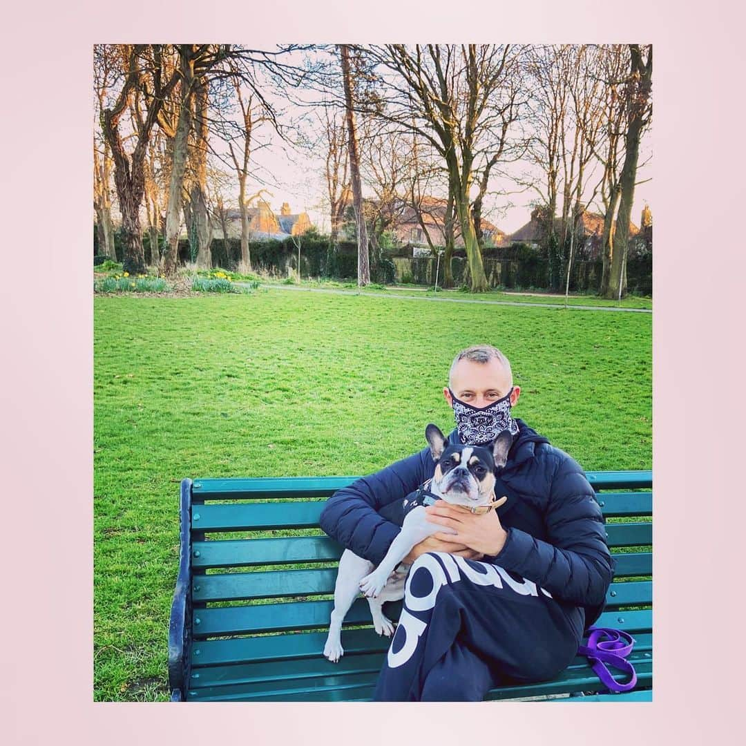 アダム・シャンクマンさんのインスタグラム写真 - (アダム・シャンクマンInstagram)「LIBERATED!!! Gorgeous day in #herbertpark with the new First Lady of #Dublin」3月1日 5時54分 - adamshankman