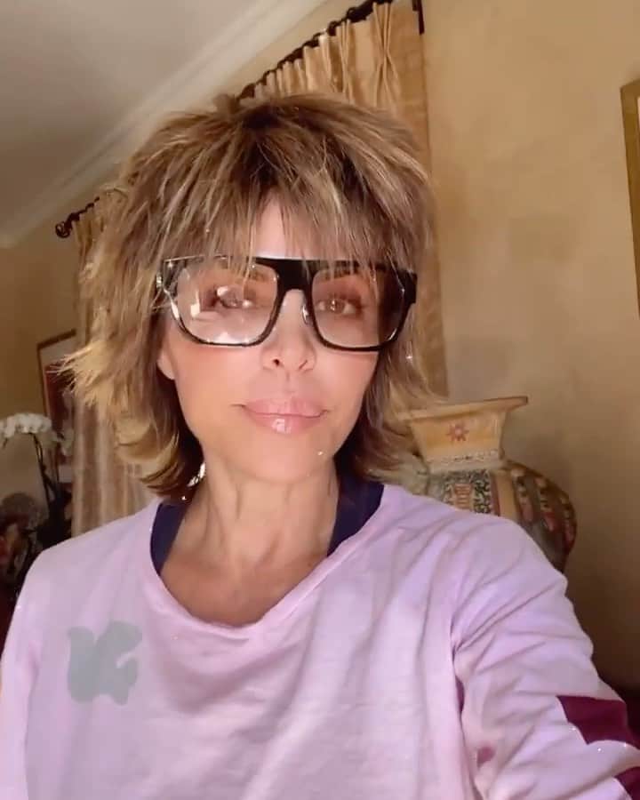 リサ・リナのインスタグラム：「Here’s a little snippet of my #goldenglobes lewk. The rest is on my stories. 🤩」