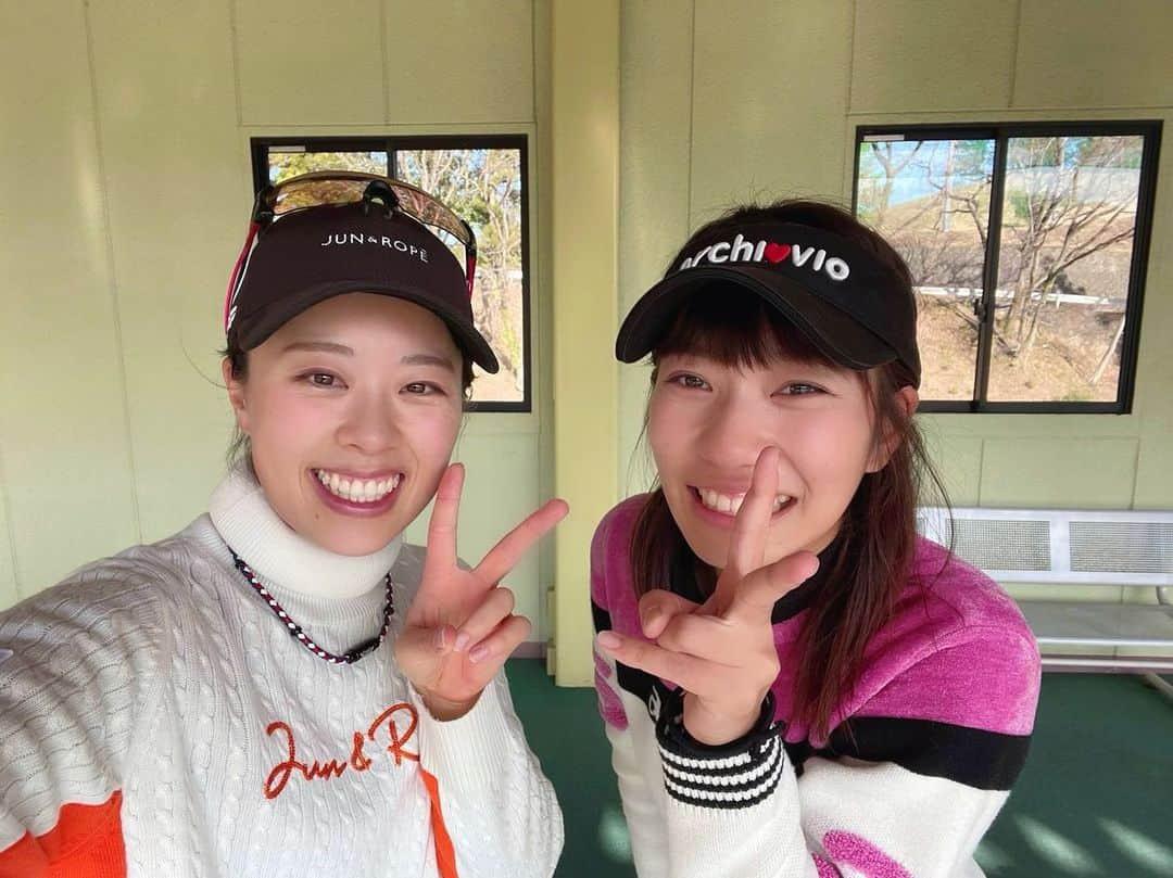 笹原優美さんのインスタグラム写真 - (笹原優美Instagram)「★﻿ 本日3月1日✨﻿ 『Team WADA! Golf Academy』 が開校しました😆⛳️🌸﻿ @team_wada_golf_academy ﻿ ﻿ 昨日はプレオープン内覧会！！﻿ TeamWADAの吉永竜と私、﻿ そして今後このアカデミーでイベントや﻿ レッスンを行う竹内美来プロも来てくれました🤗✨﻿ ﻿ プレオープンに来てくださった皆さんと一緒に﻿ 天然芝からのアプローチ練習、﻿ バンカー練習、パッティング練習を45分間。﻿ ショットの練習を45分間。﻿ 最高の練習環境で充実した楽しい時間を過ごせました🥰💚﻿ ﻿ 私も今後ここでレッスンイベントを開催したり、﻿ ファンクラブ「You&Me」の皆さんと 一緒に﻿練習できるような時間を作っていきたいと思っているので﻿ 楽しみにしていてください🙏💓﻿ ﻿ -＊-＊-＊-＊-＊-＊-＊-＊-＊-＊-﻿ ﻿ 場所は、神奈川県の﻿ 「大相模ゴルフスポーツガーデン」﻿ (旧ASCゴルフ練習場)です⛳️﻿ 大相模カントリークラブに併設しています✨﻿ ﻿ ヘッドプロの和田泰朗 @hiroaki_wada が﻿ この国にはまだないゴルファーの楽園を作ります！！﻿ 現在はゴルフ場・練習場ともに、﻿ まだまだ改装中ですが、徐々に変化していく過程も含めて﻿ ぜひ今後の展開にご期待ください😄🌼﻿ ﻿ そしてアカデミーのコンテンツも﻿ これからどんどんグレードアップしていきますので、﻿ 「一緒に楽しみたい！」という方は﻿ 下記URLより「会員登録」(無料)をしておいてください💡﻿ 今後のイベントについて最速で受け取ることができます💌﻿ https://appy-epark.com/users/mypage/index.php﻿ 店舗ID　011188﻿ ﻿ -＊-＊-＊-＊-＊-＊-＊-＊-＊-＊-﻿ ﻿ ⛳️Team WADA! Golf Academy講師人⛳️﻿(50音順) ﻿ #青木翔 @aoki.sho  言わずと知れた渋野日向子プロのコーチ﻿ #新井淳 @araijun1515  座間市でレッスンスタジオを主宰。YouTubeは6万人登録を突破﻿ #上田栄民 @eimin36  2019年日本プロゴルフ協会ティーチングプロアワード最優秀賞受賞﻿ #楠本彩乃 @ayagolf_14  白金台女子ゴルフ部などで活躍中のプロゴルファー﻿ #笹原優美 @yumi_sasahara_official  中国・台湾ツアーを主戦場にするプロゴルファー﻿ #須藤寛幸  大相模カントリークラブで育った、大相模を知りつくすティーチングプロ﻿ #竹内美来 @takeuchi1226mirai  ゴルフサバイバルや激芯ゴルフで活躍中のプロゴルファー﻿ #藤本敏雪 @fujimonti  日本で唯一GGスイングの極意を知る「 #フジモンティ 」﻿ #和田泰朗 @hiroaki_wada  大相模ゴルフツスポーツガーデン・ヘッドプロ﻿ ﻿ Team WADA! Golf Academyで﻿ 皆さまにお会いできるのを楽しみにしております😆💖﻿ ☁️﻿ ☁️﻿ #TeamWADAGolfAcademy #TeamWADAゴルフアカデミー #ゴルフ#golf#高爾夫#高尔夫﻿ #ゴルフスイング#golfswing﻿ #ゴルフ練習#ゴルフ大好き#ゴルフ上手くなりたい﻿ #ゴルフ男子#ゴルフ女子﻿ #TeamWADA#キープレフト理論 #大相模カントリークラブ #大相模ゴルフスポーツガーデン」3月1日 11時25分 - yumi_sasahara_official