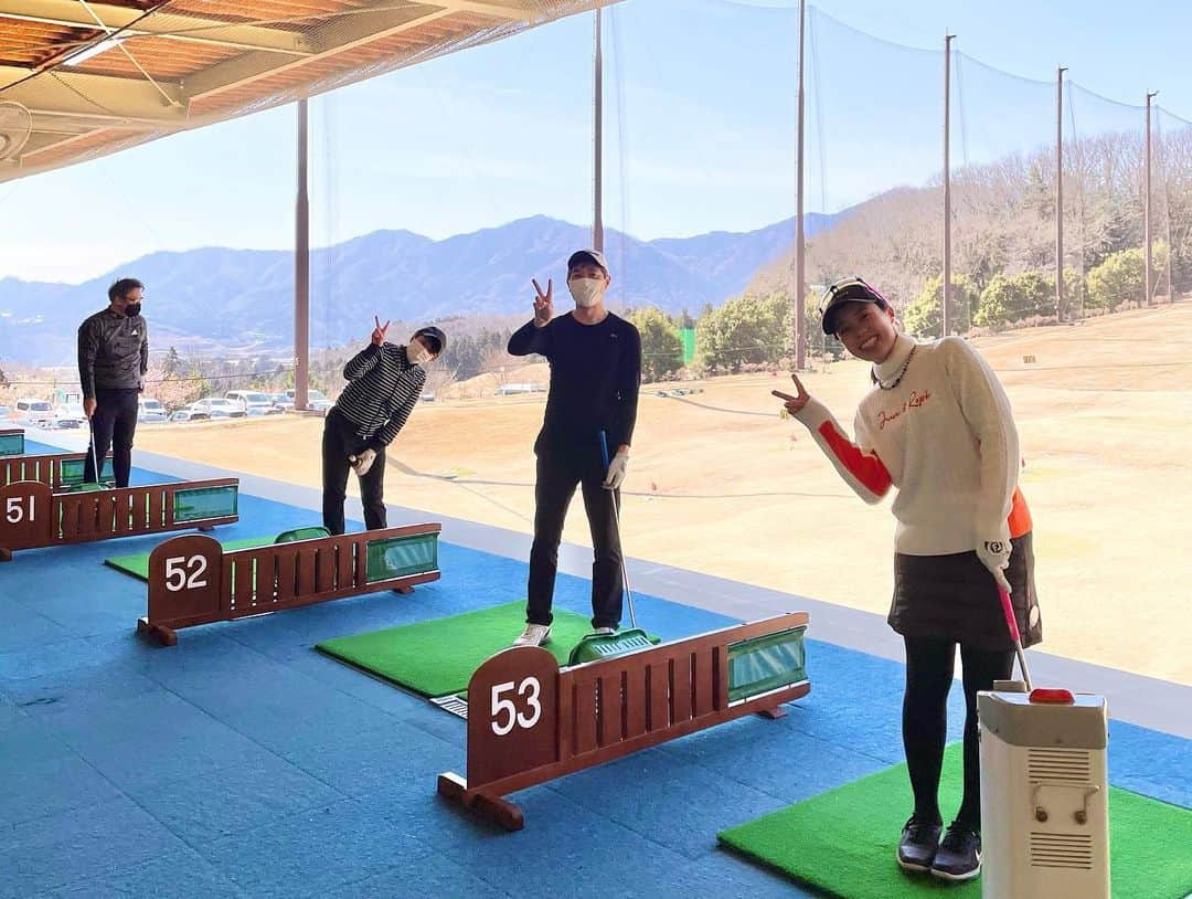 笹原優美さんのインスタグラム写真 - (笹原優美Instagram)「★﻿ 本日3月1日✨﻿ 『Team WADA! Golf Academy』 が開校しました😆⛳️🌸﻿ @team_wada_golf_academy ﻿ ﻿ 昨日はプレオープン内覧会！！﻿ TeamWADAの吉永竜と私、﻿ そして今後このアカデミーでイベントや﻿ レッスンを行う竹内美来プロも来てくれました🤗✨﻿ ﻿ プレオープンに来てくださった皆さんと一緒に﻿ 天然芝からのアプローチ練習、﻿ バンカー練習、パッティング練習を45分間。﻿ ショットの練習を45分間。﻿ 最高の練習環境で充実した楽しい時間を過ごせました🥰💚﻿ ﻿ 私も今後ここでレッスンイベントを開催したり、﻿ ファンクラブ「You&Me」の皆さんと 一緒に﻿練習できるような時間を作っていきたいと思っているので﻿ 楽しみにしていてください🙏💓﻿ ﻿ -＊-＊-＊-＊-＊-＊-＊-＊-＊-＊-﻿ ﻿ 場所は、神奈川県の﻿ 「大相模ゴルフスポーツガーデン」﻿ (旧ASCゴルフ練習場)です⛳️﻿ 大相模カントリークラブに併設しています✨﻿ ﻿ ヘッドプロの和田泰朗 @hiroaki_wada が﻿ この国にはまだないゴルファーの楽園を作ります！！﻿ 現在はゴルフ場・練習場ともに、﻿ まだまだ改装中ですが、徐々に変化していく過程も含めて﻿ ぜひ今後の展開にご期待ください😄🌼﻿ ﻿ そしてアカデミーのコンテンツも﻿ これからどんどんグレードアップしていきますので、﻿ 「一緒に楽しみたい！」という方は﻿ 下記URLより「会員登録」(無料)をしておいてください💡﻿ 今後のイベントについて最速で受け取ることができます💌﻿ https://appy-epark.com/users/mypage/index.php﻿ 店舗ID　011188﻿ ﻿ -＊-＊-＊-＊-＊-＊-＊-＊-＊-＊-﻿ ﻿ ⛳️Team WADA! Golf Academy講師人⛳️﻿(50音順) ﻿ #青木翔 @aoki.sho  言わずと知れた渋野日向子プロのコーチ﻿ #新井淳 @araijun1515  座間市でレッスンスタジオを主宰。YouTubeは6万人登録を突破﻿ #上田栄民 @eimin36  2019年日本プロゴルフ協会ティーチングプロアワード最優秀賞受賞﻿ #楠本彩乃 @ayagolf_14  白金台女子ゴルフ部などで活躍中のプロゴルファー﻿ #笹原優美 @yumi_sasahara_official  中国・台湾ツアーを主戦場にするプロゴルファー﻿ #須藤寛幸  大相模カントリークラブで育った、大相模を知りつくすティーチングプロ﻿ #竹内美来 @takeuchi1226mirai  ゴルフサバイバルや激芯ゴルフで活躍中のプロゴルファー﻿ #藤本敏雪 @fujimonti  日本で唯一GGスイングの極意を知る「 #フジモンティ 」﻿ #和田泰朗 @hiroaki_wada  大相模ゴルフツスポーツガーデン・ヘッドプロ﻿ ﻿ Team WADA! Golf Academyで﻿ 皆さまにお会いできるのを楽しみにしております😆💖﻿ ☁️﻿ ☁️﻿ #TeamWADAGolfAcademy #TeamWADAゴルフアカデミー #ゴルフ#golf#高爾夫#高尔夫﻿ #ゴルフスイング#golfswing﻿ #ゴルフ練習#ゴルフ大好き#ゴルフ上手くなりたい﻿ #ゴルフ男子#ゴルフ女子﻿ #TeamWADA#キープレフト理論 #大相模カントリークラブ #大相模ゴルフスポーツガーデン」3月1日 11時25分 - yumi_sasahara_official