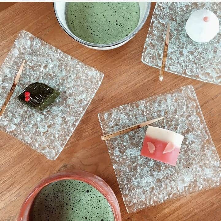 toiro_wagashiのインスタグラム：「Always save room for having some wagashi and Hot matcha tea in the morning. Treat your self 💕  Our shop is open start 9am untill 5pm🌻 #toirowagashi」